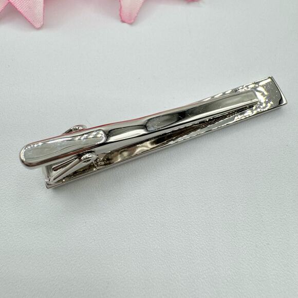 Tie Clip Bar Clasp Shiny Silver Tone Finish Diagonal Stripes Dapper Cool - Picture 4 of 9